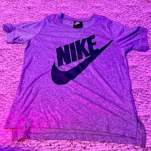 Nice t shirt worn a couple of times girls size small / kids small